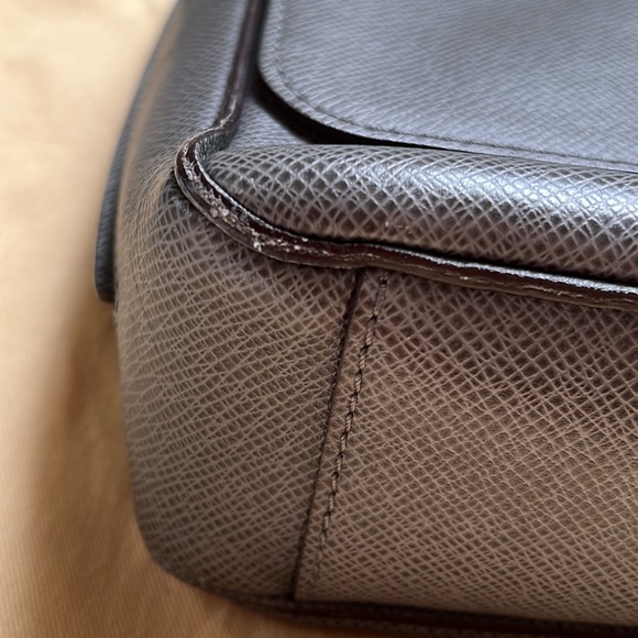 Louis Vuitton Glacier Taiga Roman PM Messenger Bag - Picture 3 of 8